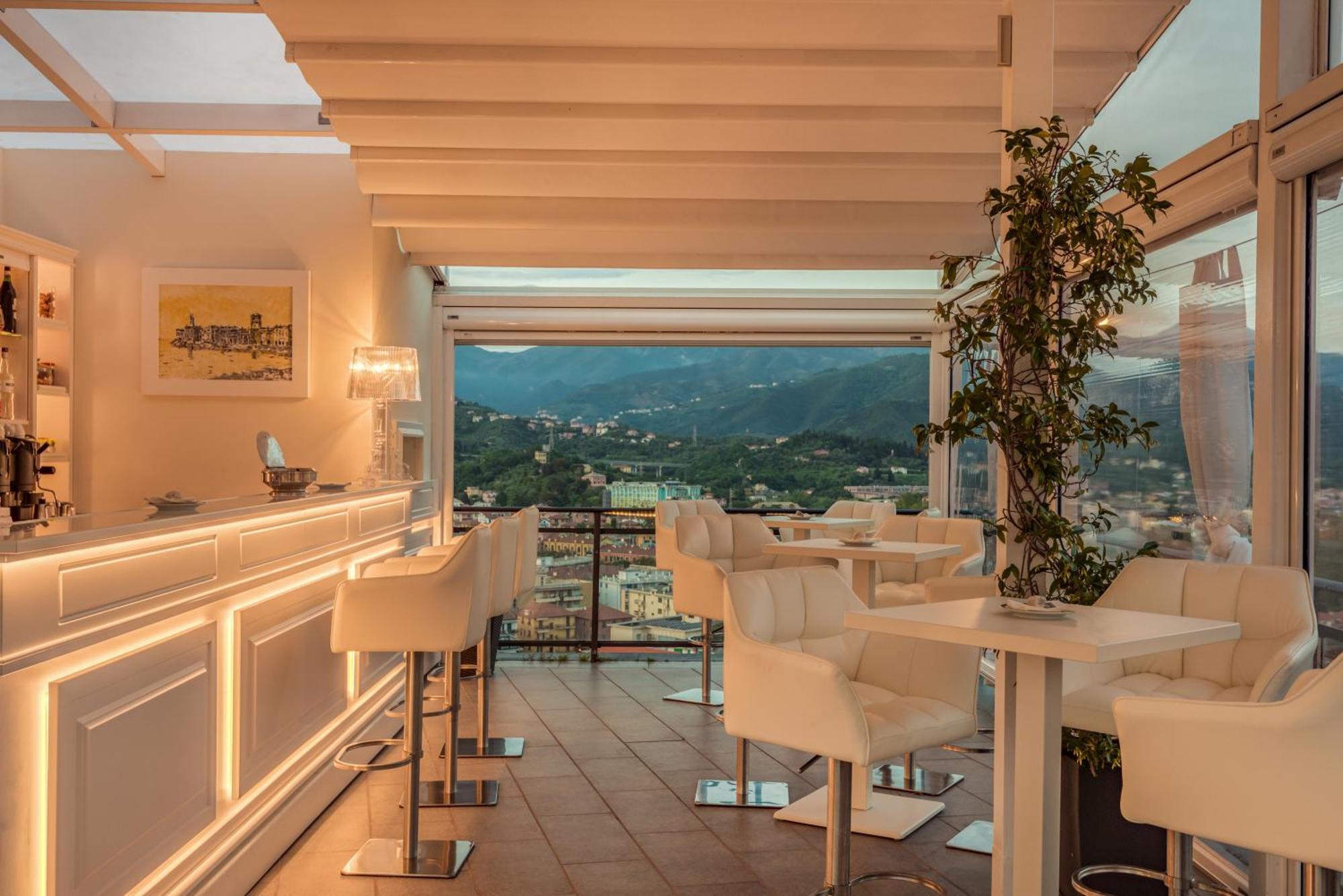 Hotel Vis A Vis 4*